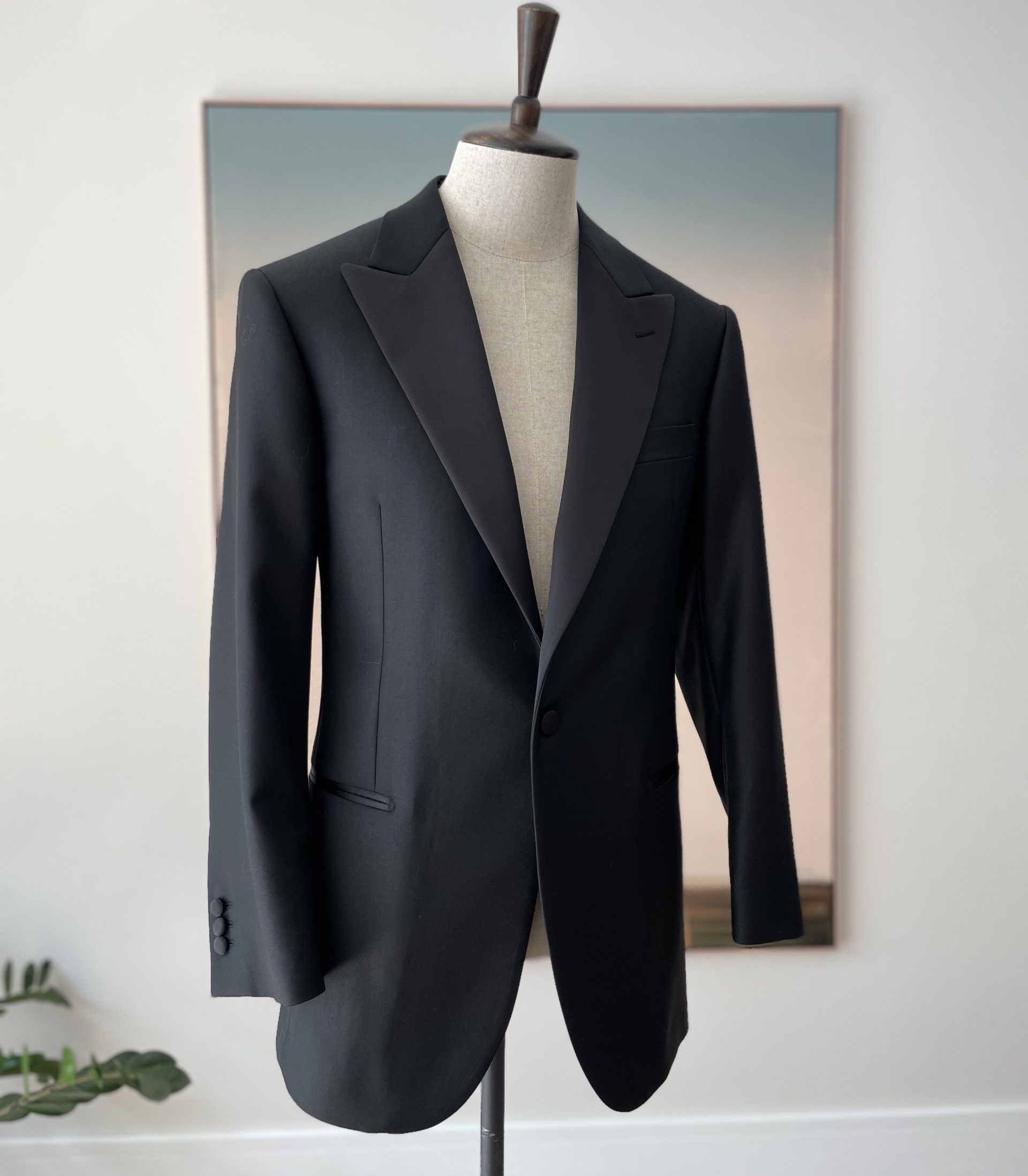 Complete look - BLACK TUXEDO WITH SATIN TRIM COLLAR - Classy Formal Wear